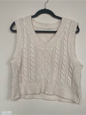 AERIE Cable Knit V-Neck Sweater Vest - Cream